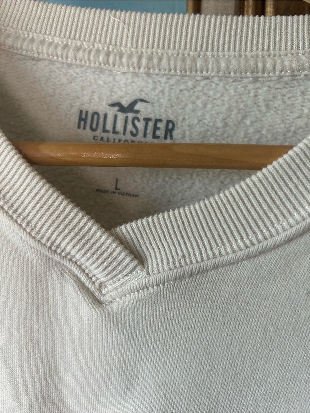 Hollister Cream Aspen Colorado V-Neck Sweatshirt - Picture 2 of 4